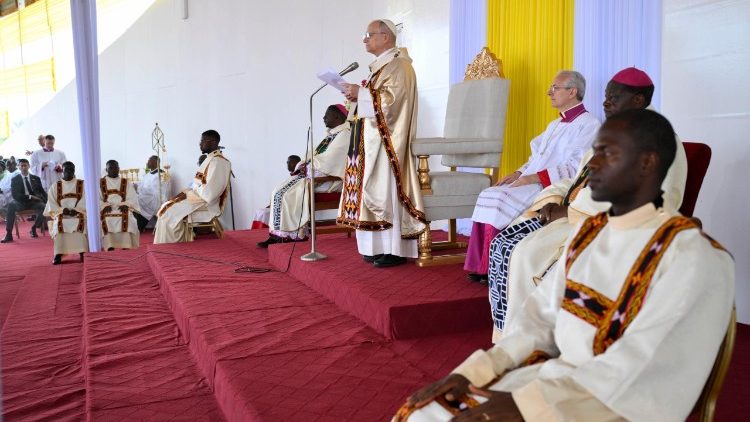 2026.04.16 Viaggio Apostolico in Camerun - Santa Messa allâ  Aeroporto di Bamenda