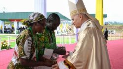 2026.04.16 Viaggio Apostolico in Camerun - Santa Messa allâ  Aeroporto di Bamenda