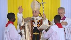 2026.04.16 Viaggio Apostolico in Camerun - Santa Messa allâ  Aeroporto di Bamenda
