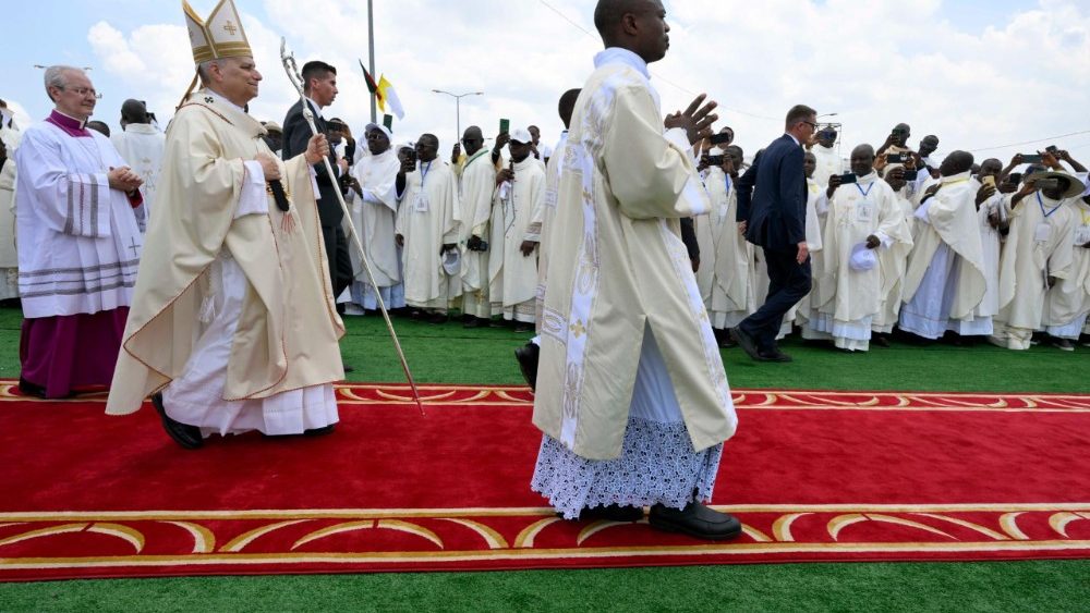 Mše na stadionu Japoma v Douale, 17. 4. 2026