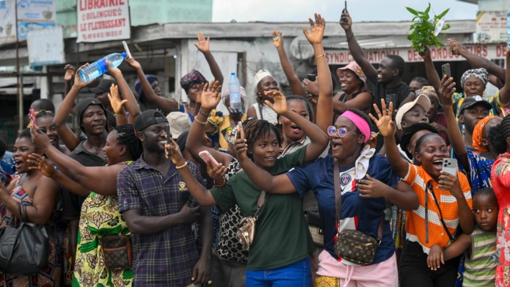 Přivítání na letišti v Douale, 17. 4. 2026