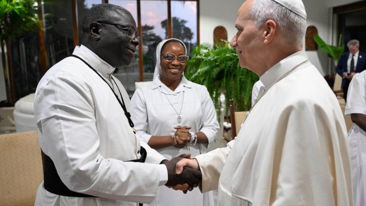 Viaje apost&oacute;lico a Camer&uacute;n - Encuentro con representantes de institutos religiosos