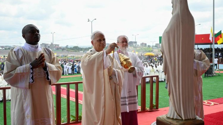 2026.04.17 Papa Leon al XIV-lea a prezidat Sfânta Liturghie pe stadionul ”Japoma” din Douala
