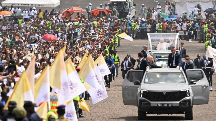 120.000 Menschen waren im und um das Stadion versammelt.