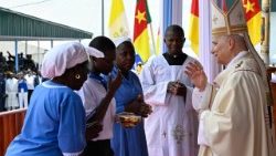 2026.04.17 Viaggio Apostolico in Camerun - Santa Messa al  Japoma Stadium