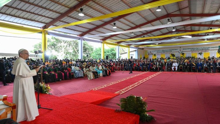 Léon XIV lors de sa rencontre avec le monde universitaire à Yaoundé, au Cameroun (17 avril 2026)
