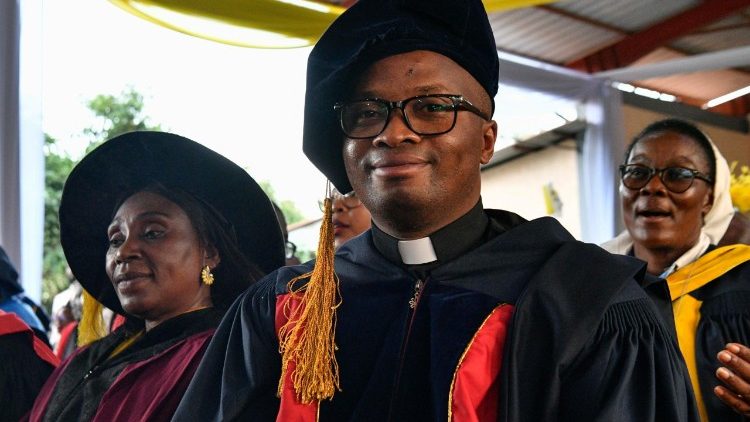 Das Durchschnittsalter in Kamerun liegt bei knapp 19 Jahren