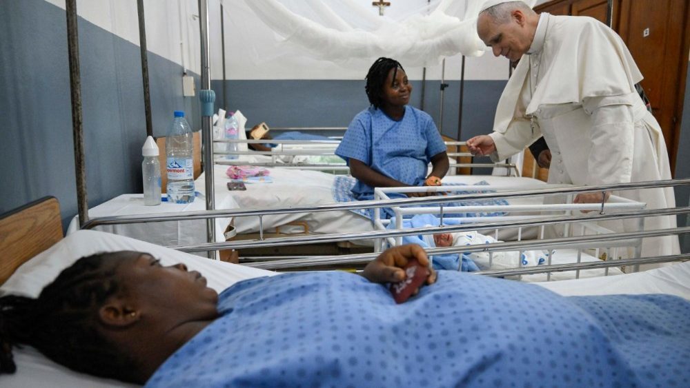 2026.04.17 Viaggio Apostolico in Camerun - Visita privata allâ  Ospedale cattolico Saint Paul di Douala