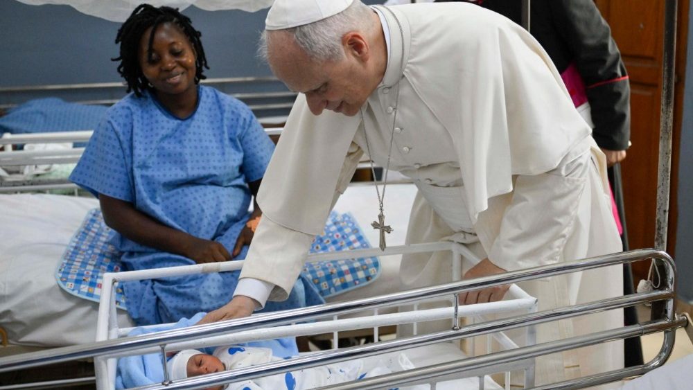2026.04.17 Viaggio Apostolico in Camerun - Visita privata allâ  Ospedale cattolico Saint Paul di Douala