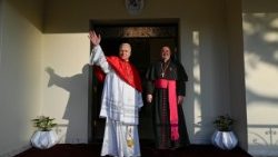 Papież Leon XIV i abp Kryspin Dubiel
