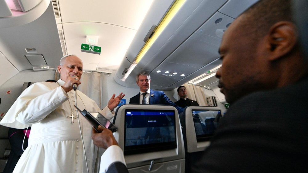 2026.04.18 Viaggio Apostolico in Angola - Trasferimento da Yaounde a Luanda