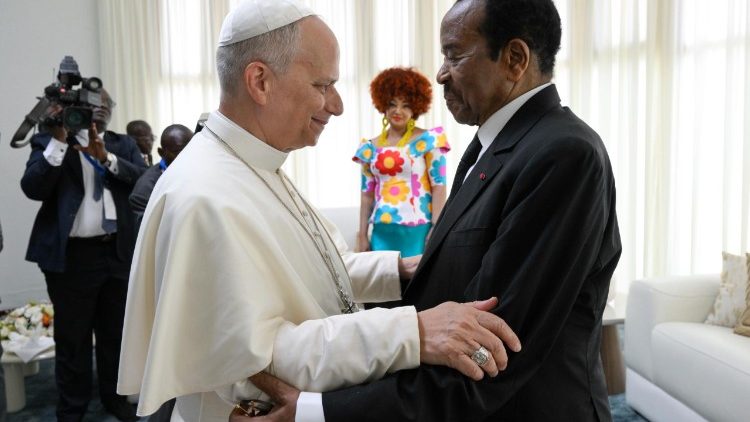 Ofici&aacute;ln&iacute; rozloučen&iacute; na letišti Yaound&eacute;-Nsimalen, 18. 4. 2026