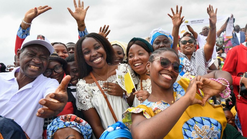 Le Pape célèbre la messe à l'aéroport de Yaoundé-Ville, dernière étape de son voyage apostolique au Cameroun, samedi 18 avril.