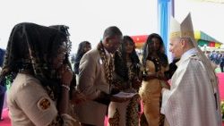 2026.04.18 Viaggio Apostolico in Camerun - Santa Messa presso lâ  Aeroporto di YaoundÃ©-Ville