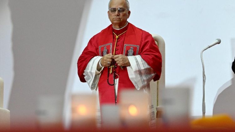 O Papa rezando o Ter&ccedil;o