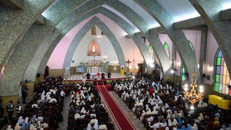 Tarehe 20 Aprili Papa alikuta na Maaskofu,Mapadre,watawa kike na kiume na wahhudumu wa kichungaji.