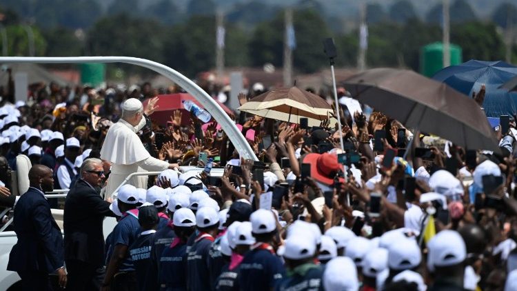 Jubel bei Ankunft des Papstes