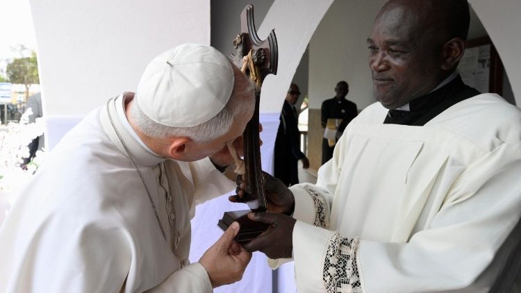 Viaje apost&oacute;lico a Angola - Santa Misa en la explanada de Saurimo