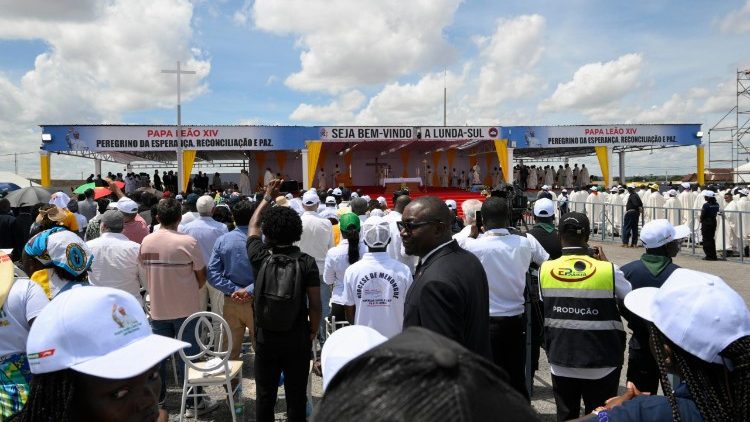 Santa Misa en la explanada de Saurimo