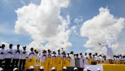 Návštěva Angoly: Papežská mše na pláni v Saurimu - sbor doprovázející liturgii zpěvem. 20 dubna 2026