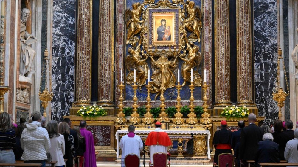 2026.04.21 Card. Re Rosario e S.Messa in occasione dell'Anniversario della morte di Papa Francesco