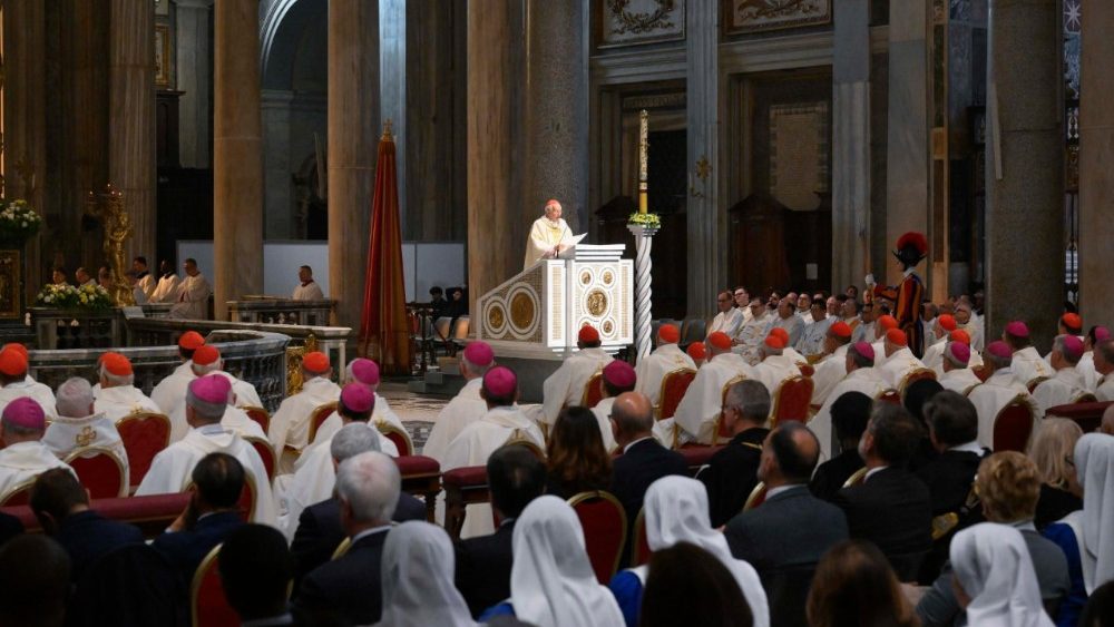 2026.04.21 Card. Re Rosario e S.Messa in occasione dell'Anniversario della morte di Papa Francesco