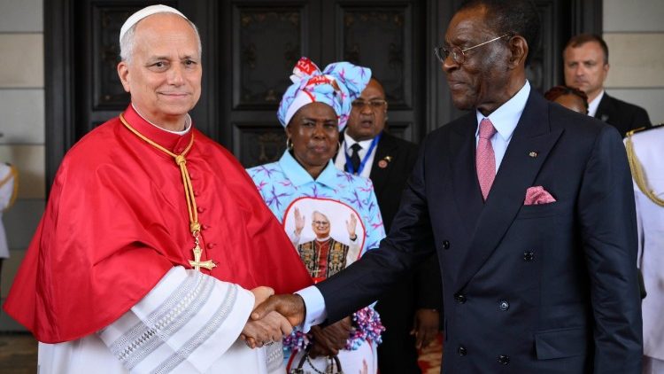 Le Pape et le chef de l’&Eacute;tat Teodoro Obiang Nguema Mbasogo.