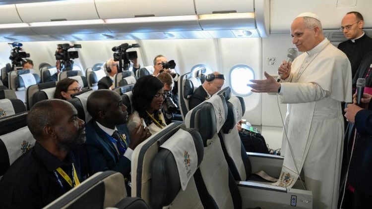 2026.04.21 Viaggio Apostolico in Guinea Equatoriale - Trasferimento e Cerimonia di benvenuto