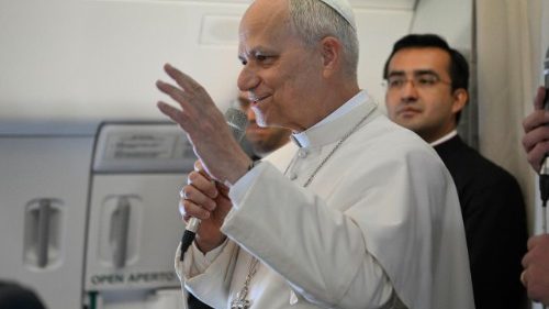 El Papa: en Angola la Iglesia crece y puede ayudar a promover los derechos