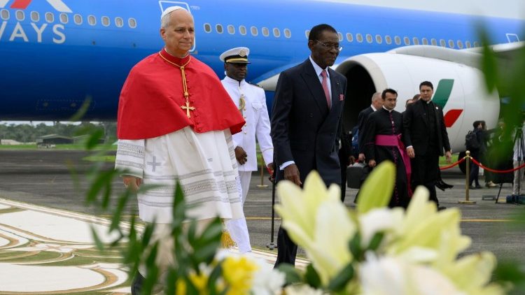 Přiv&iacute;t&aacute;n&iacute; na letišti v Malabu, 21. 4. 2026