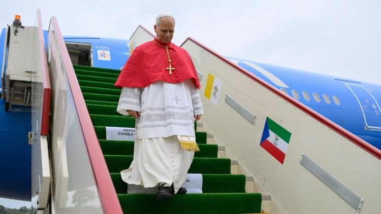 Papież tuż po przylocie do Gwinei R&oacute;wnikowej