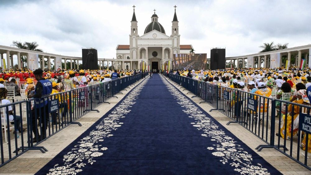 Mše svatá u baziliky Neposkvrněného početí v Mongomu, 22. 4. 2026