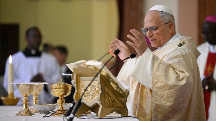 Leão XIV durante a missa na Basílica da Imaculada Conceição, em Mongomo, Guiné Equatorial