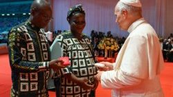 Setkání s mladými lidmi a s rodinami, stadion ve městě Bata v Rovníkové Guineji, 22 dubna 2026