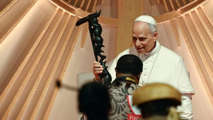 Setk&aacute;n&iacute; s mlad&yacute;mi lidmi Rovn&iacute;kov&eacute; Guneje