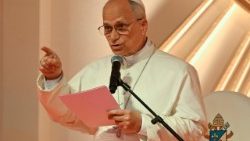 Lev XIV. na stadionu ve města Bata při setkání s mládeží a rodinami