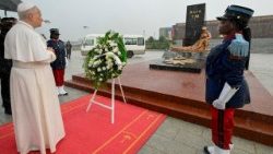 2026.04.22 Viaggio Apostolico in Guinea Equatoriale - Momento di preghiera al Monumento commemorativo delle vittime dellâ  esplosione del 7 marzo 2021