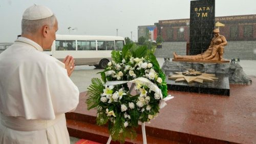 Pamięć, modlitwa i cisza: Leon XIV przy pomniku ofiar tragedii w Bacie