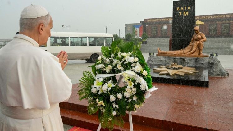 Modlitba u Pam&aacute;tn&iacute;ků obět&iacute; exploze 7. března 2021