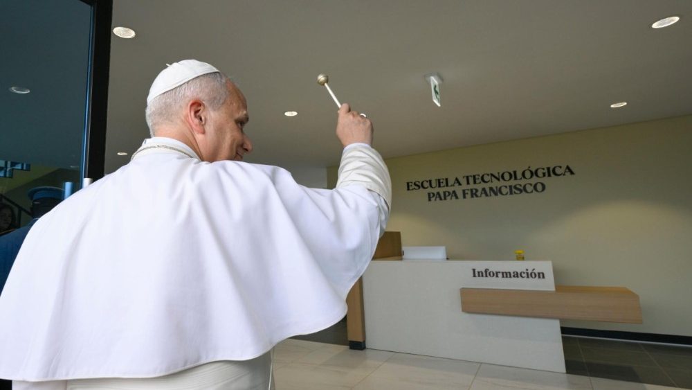 2026.04.22 Viaggio Apostolico in Guinea Equatoriale - Visita alla Escuela Tecnologica Papa Francesco