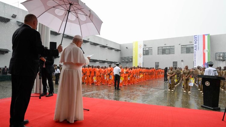 A pesar de la lluvia, las palabras de Le&oacute;n XIV han sido un b&aacute;lsamo de esperanza para los reclusos