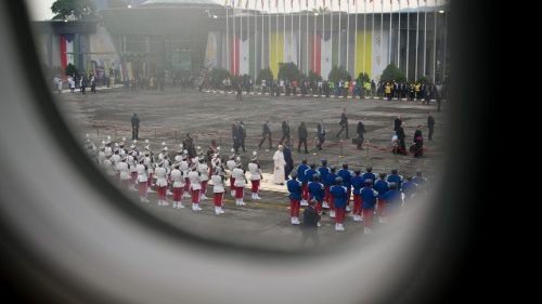 Lev XIV. ukončil africkou cestu, vrac&iacute; se do Ř&iacute;ma