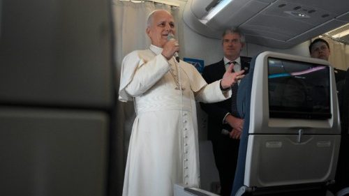 El Papa: &laquo;Como pastor no puedo estar a favor de la guerra, han muerto demasiados inocentes&raquo;