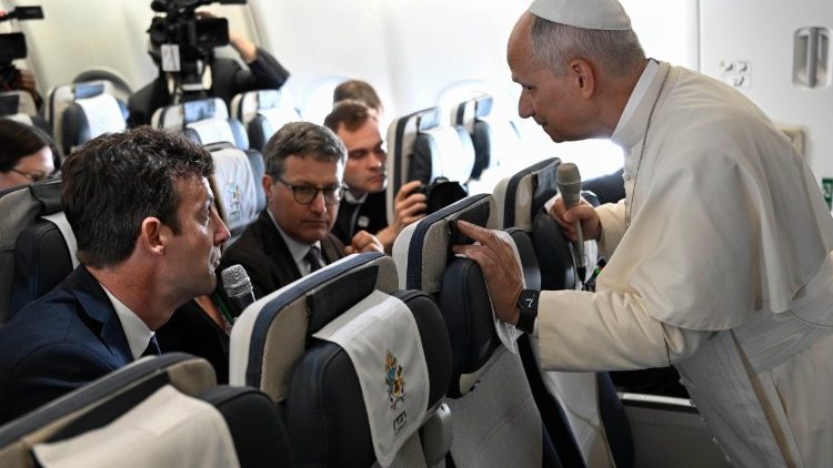 Die fliegende PK mit dem Papst