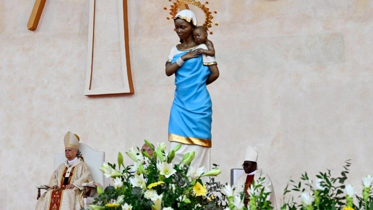 Socha P. Marie Marie z Bisily, prvn&iacute; mision&aacute;řky m&iacute;stn&iacute;ch obyvatel