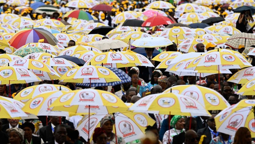Mše svatá na stadionu v Malabu, 23. 4. 2026