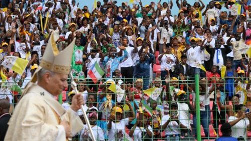Il Papa: in Africa una festa della fede, ricchezza inestimabile per il mio ministero