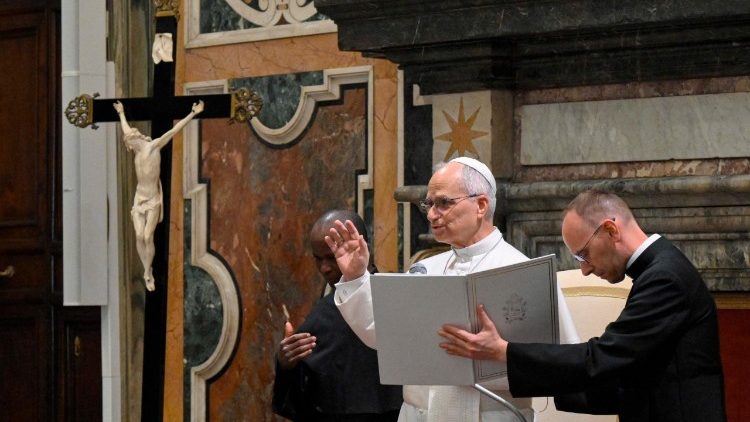 La Leon al XIV-lea, o delegație a organizației ”Weltkirche-Weltmission” din Köln (R. F. Germania)