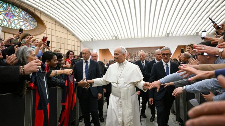 Un momento del Papa con los profesores de religi&oacute;n de Italia