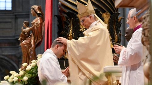 Papież do nowych kapłan&oacute;w: Zawsze trzymajcie otwarte drzwi do Kościoła